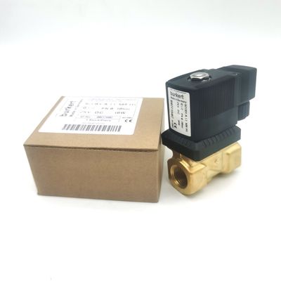 버커트 00221654 6213 타입 G1/2 2/2 일반적으로 닫힌 1.3 흐름 구멍, EPDM 밀폐 -30 ~ + 90 ° C 구리 밸브 몸 DC24V 8W 0-10bar